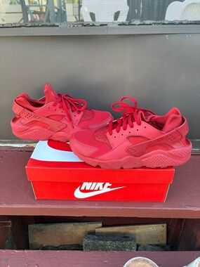 Nike Triple Red Huraches